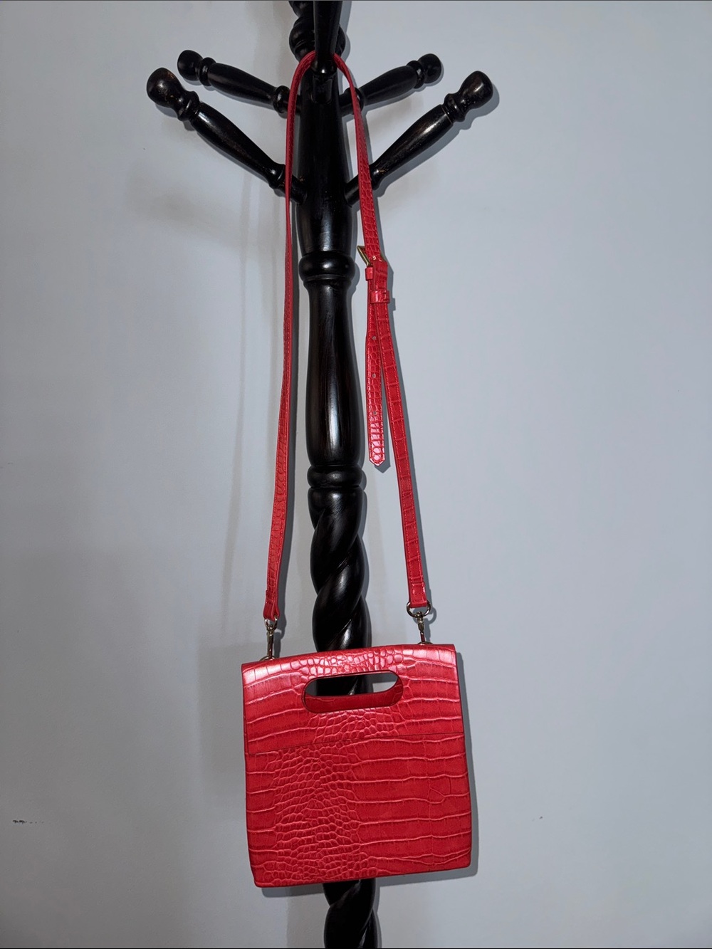 Red Croc-Embossed Square Crossbody Bag - Women's Handbag 38.Mon.T3